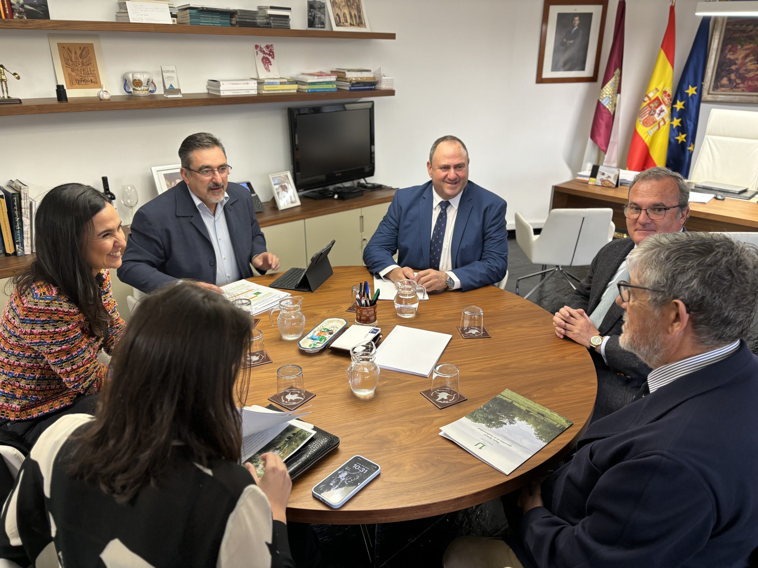 La Real Unión de Criadores de Toros de Lidia se reúne con el Consejero de Agricultura, Ganadería y Desarrollo Rural de la Junta de Comunidades de Castilla-La Mancha