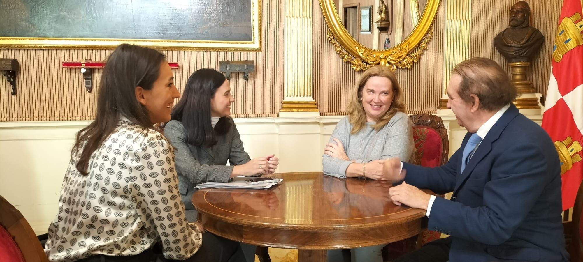 La Real Unión de Criadores de Toros de Lidia refuerza su colaboración institucional en Burgos