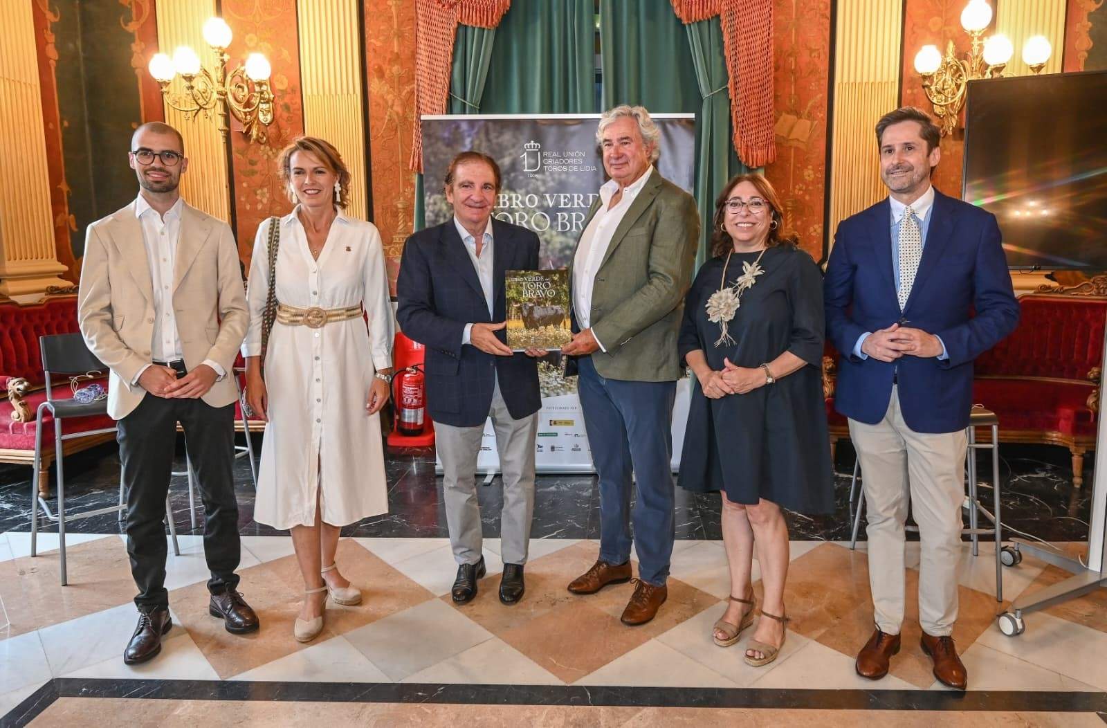 La RUCTL presenta en Burgos el «Libro Verde del Toro Bravo» ante un amplio respaldo institucional y social