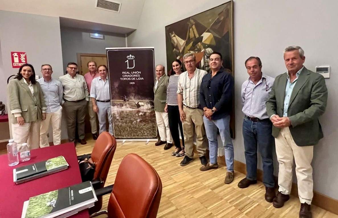 La RUCTL refuerza la colaboración con su equipo de veterinarios inspectores del Libro Genealógico y avanza en digitalización y mejora del campo bravo
