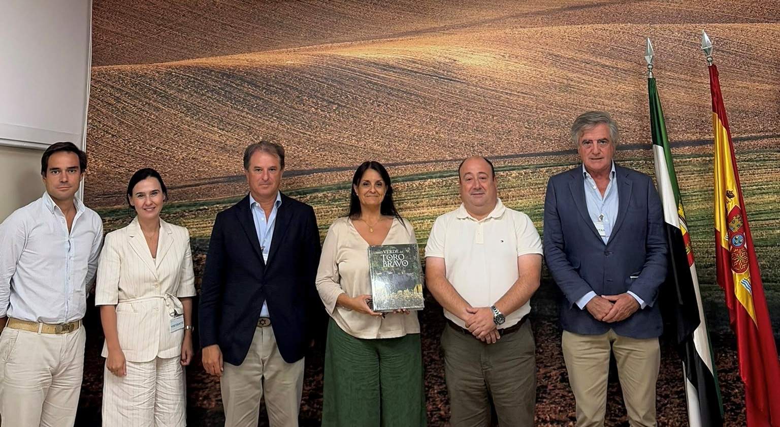 La RUCTL presenta sus proyectos al nuevo consejero de Agricultura de la Junta de Extremadura
