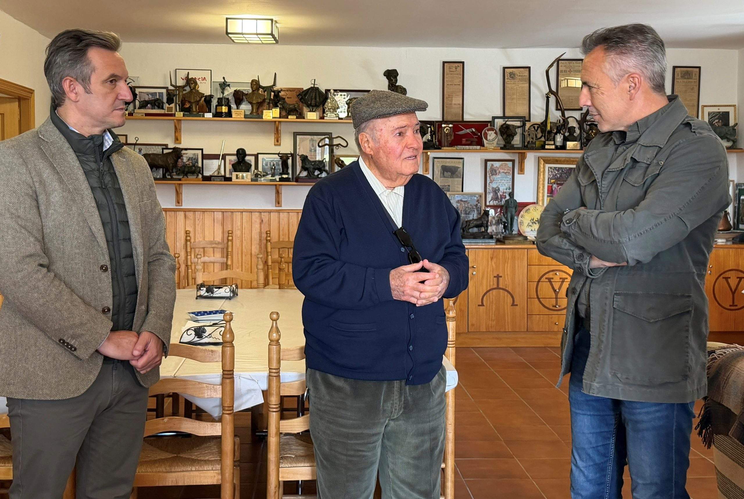 Carlos Novillo, consejero de Medio Ambiente, Agricultura e Interior de la Comunidad de Madrid, visita el campo bravo